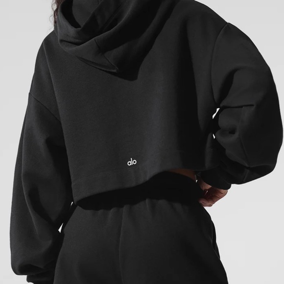 ALO Yoga Black Oversized Cropped Sweatshirt - Picture 2 of 4